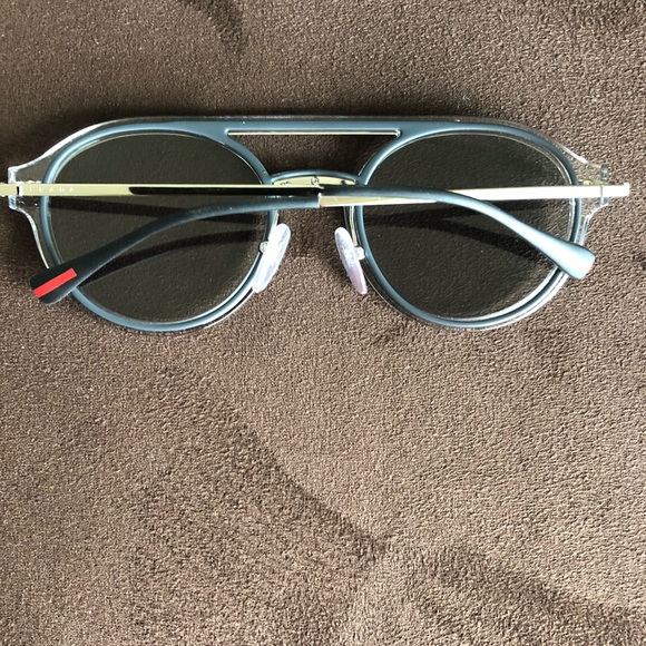 Prada sunglasses - Picture 4 of 6